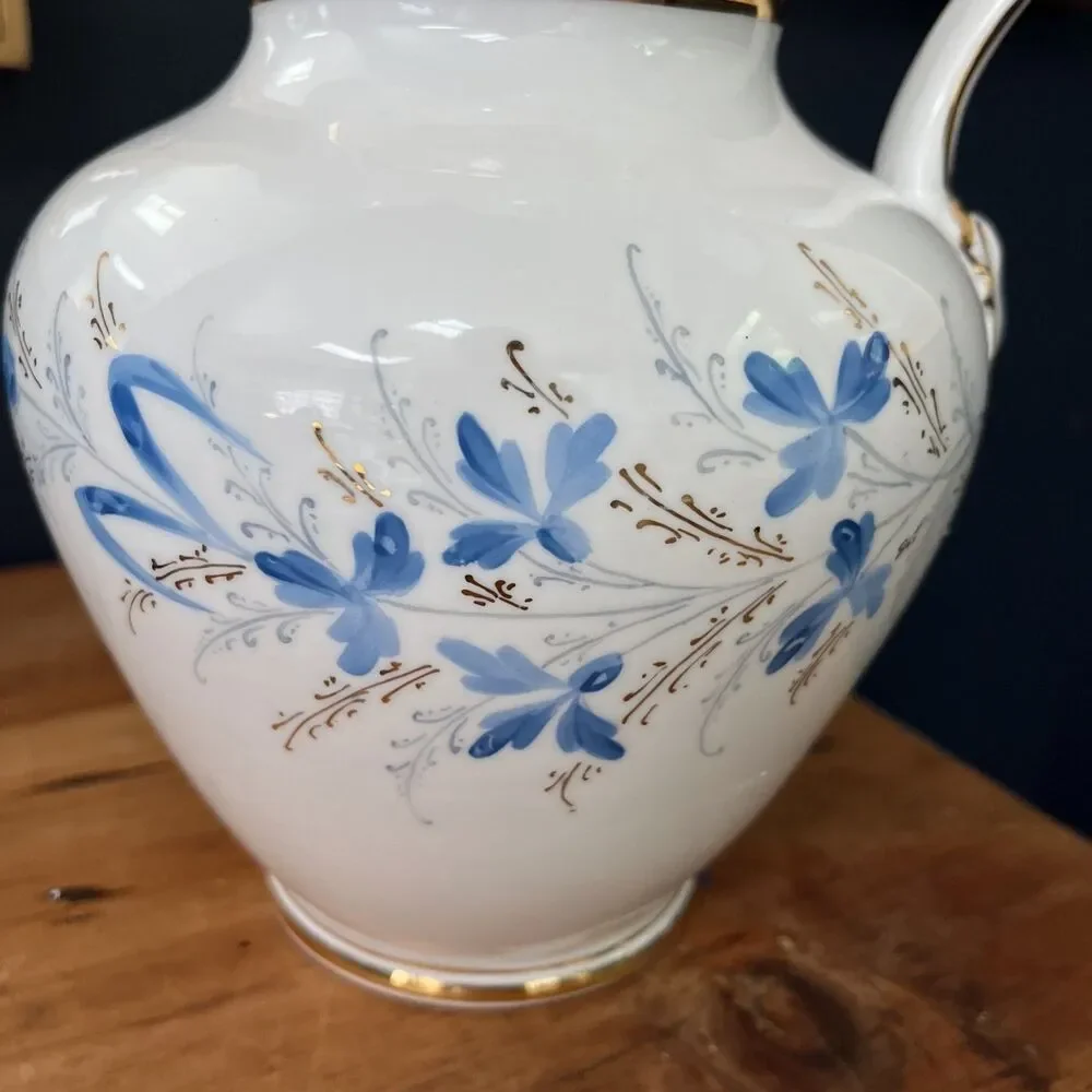 Antique Bing & Grøndahl chocolate jug in porcelain with gold lion handle w/lid